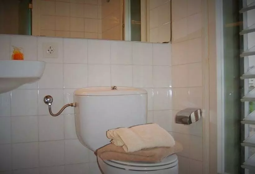 Casa A 15 Minutos De La Playa, Con Jardin Privado Y Piscina