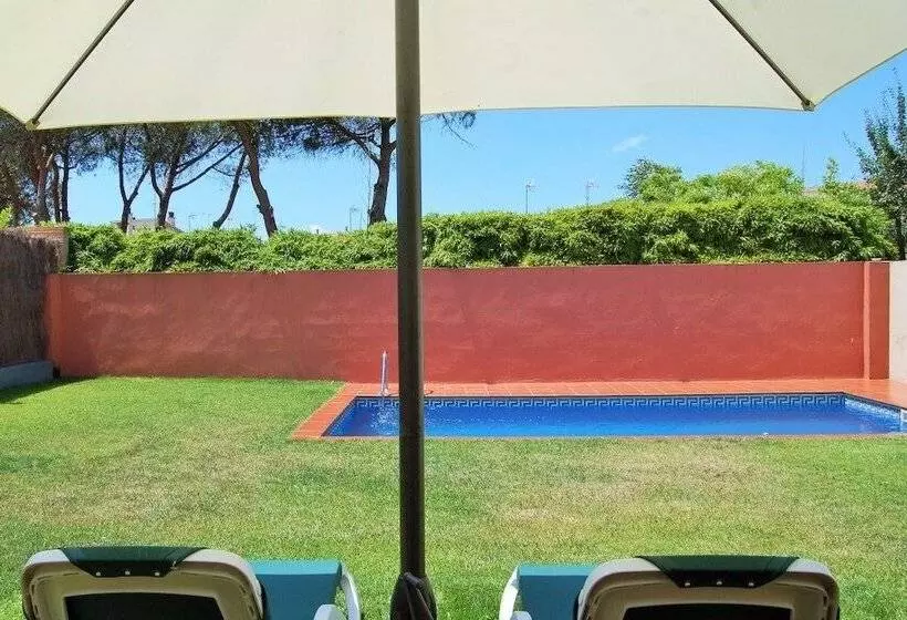 Casa A 15 Minutos De La Playa, Con Jardin Privado Y Piscina