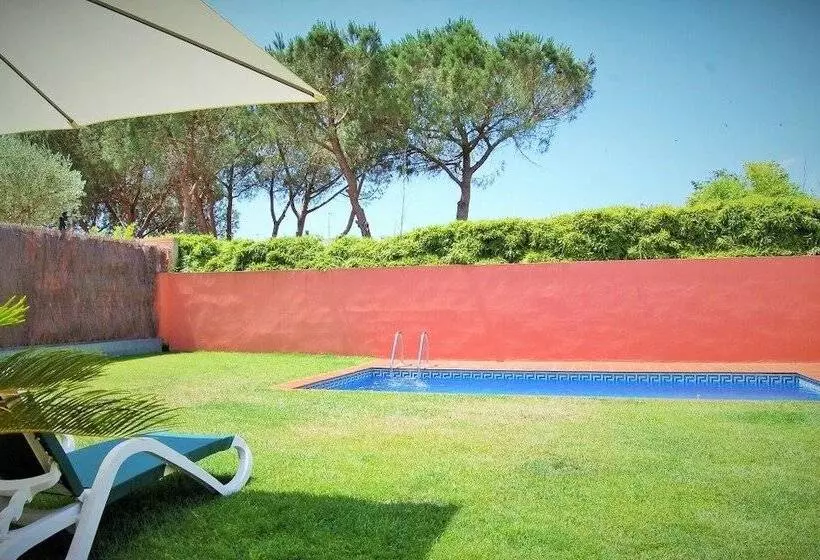 Casa A 15 Minutos De La Playa, Con Jardin Privado Y Piscina