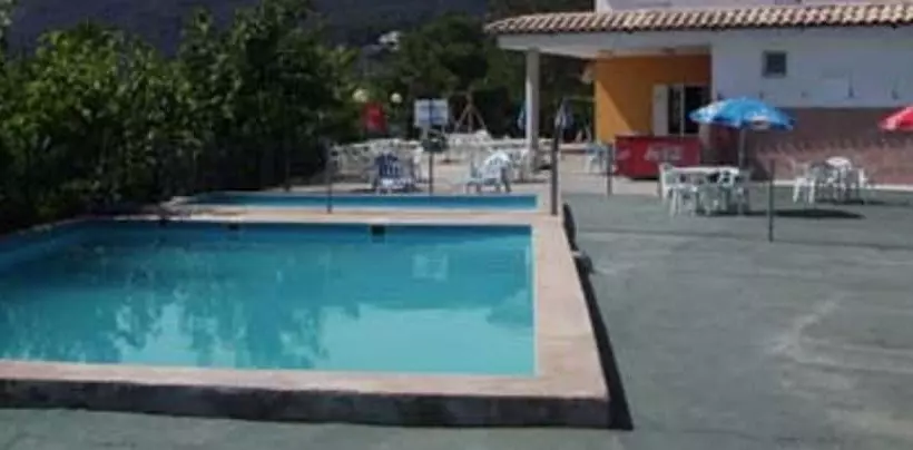 Hotelli Cabañas Y Bungalows La Falaguera