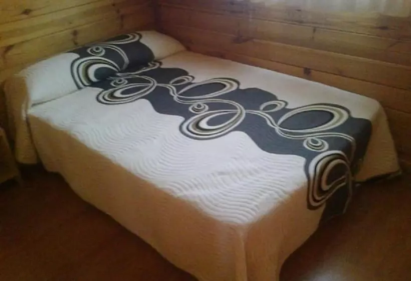 Hotelli Cabañas Y Bungalows La Falaguera