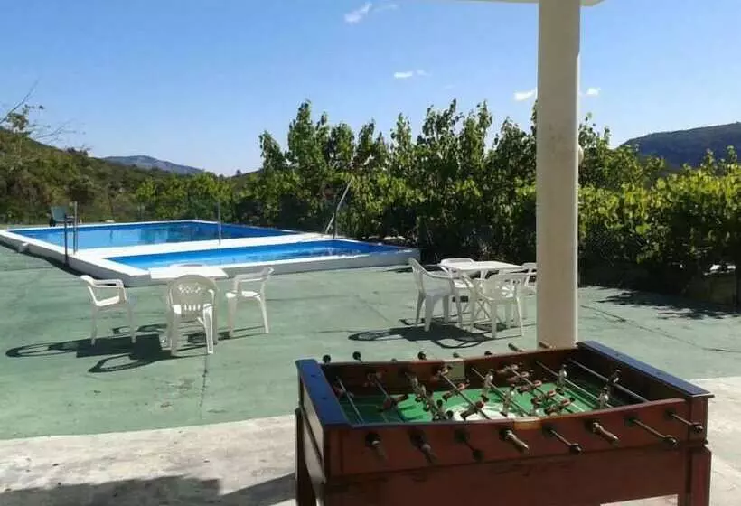 Hotelli Cabañas Y Bungalows La Falaguera