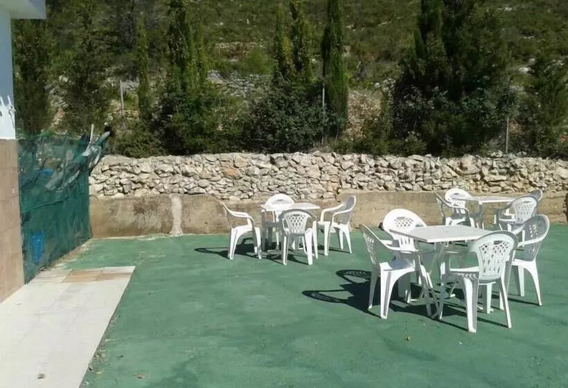 Hotelli Cabañas Y Bungalows La Falaguera