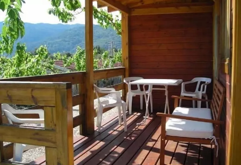 Hotelli Cabañas Y Bungalows La Falaguera