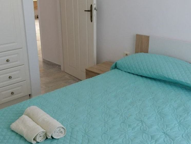 بنسيون Cafe Greco Studios & Apartments