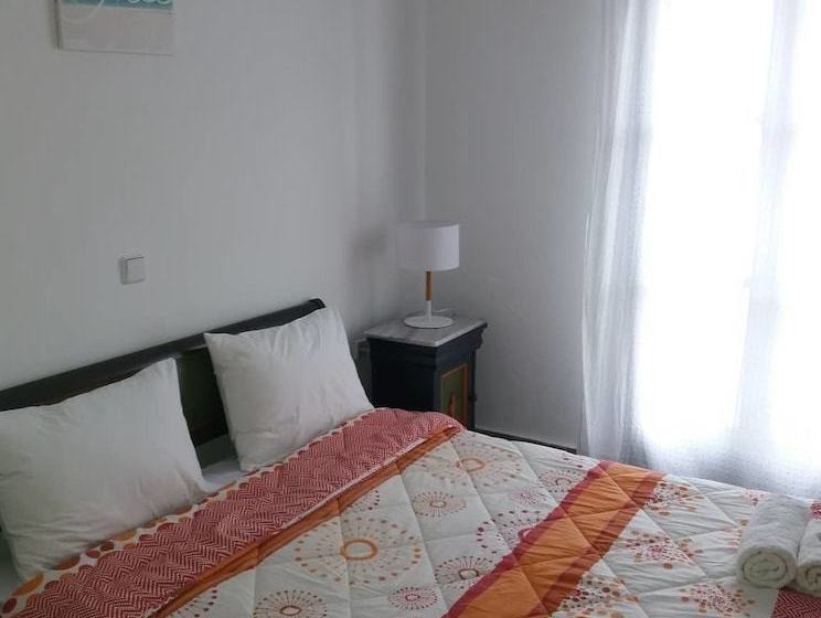 بنسيون Cafe Greco Studios & Apartments