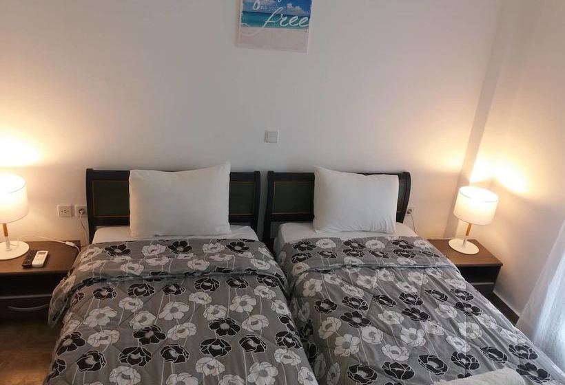 بنسيون Cafe Greco Studios & Apartments