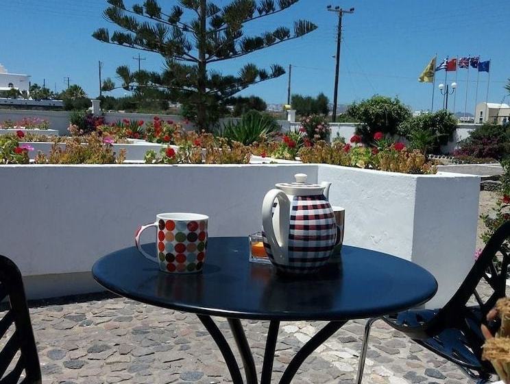 بنسيون Cafe Greco Studios & Apartments