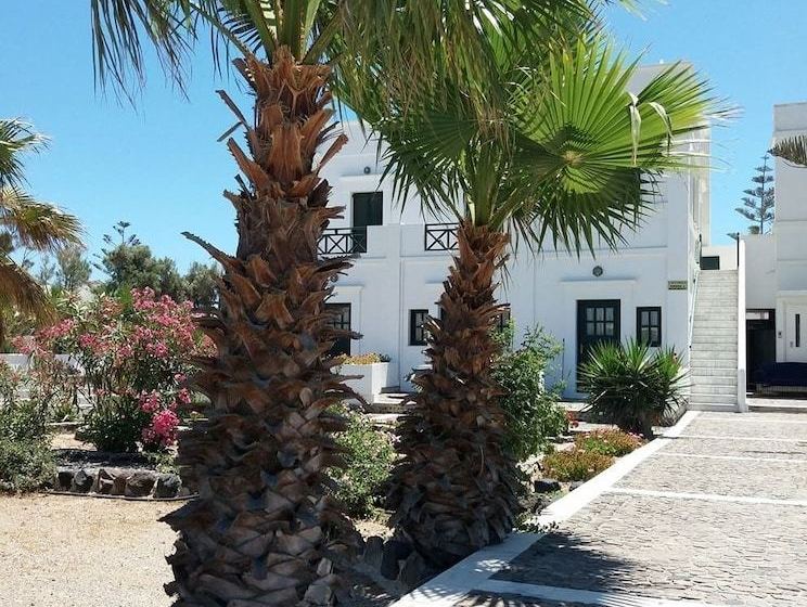 بنسيون Cafe Greco Studios & Apartments