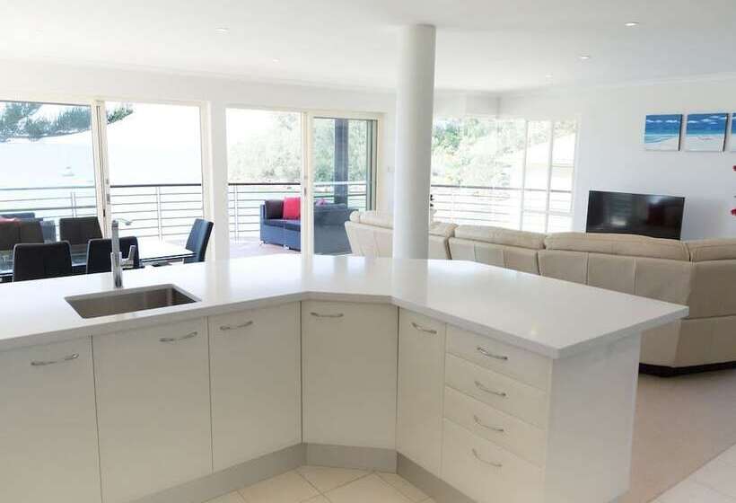 Vues At Salamander Bay