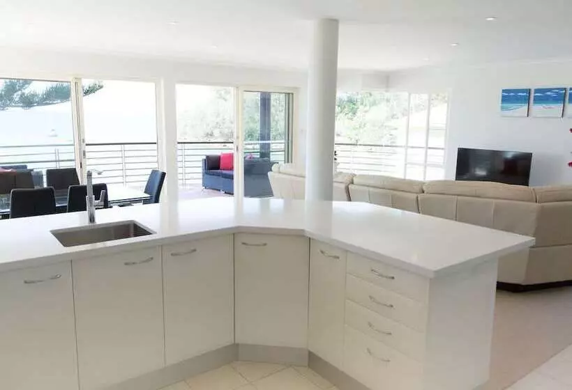 Vues At Salamander Bay