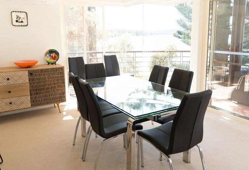 Vues At Salamander Bay