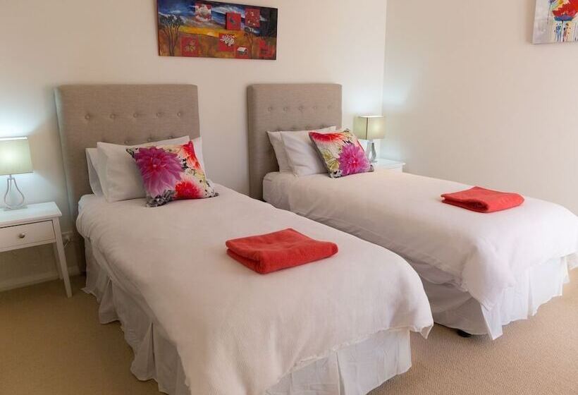 Vues At Salamander Bay