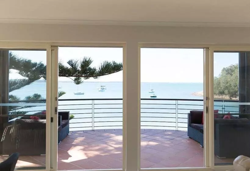 Vues At Salamander Bay