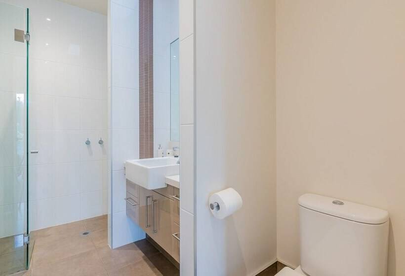 9 Charmandene Court, Cowes