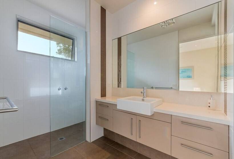 9 Charmandene Court, Cowes