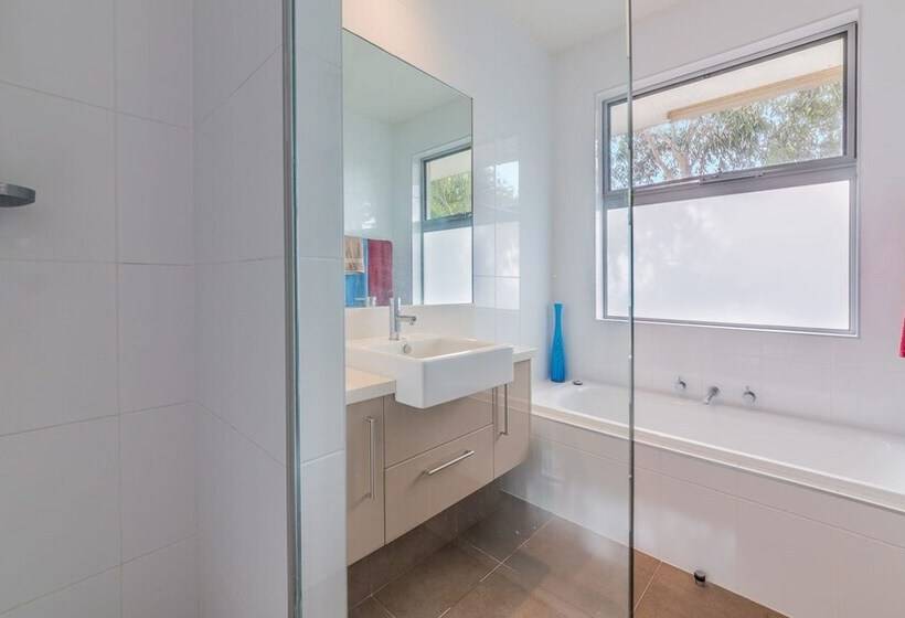 9 Charmandene Court, Cowes