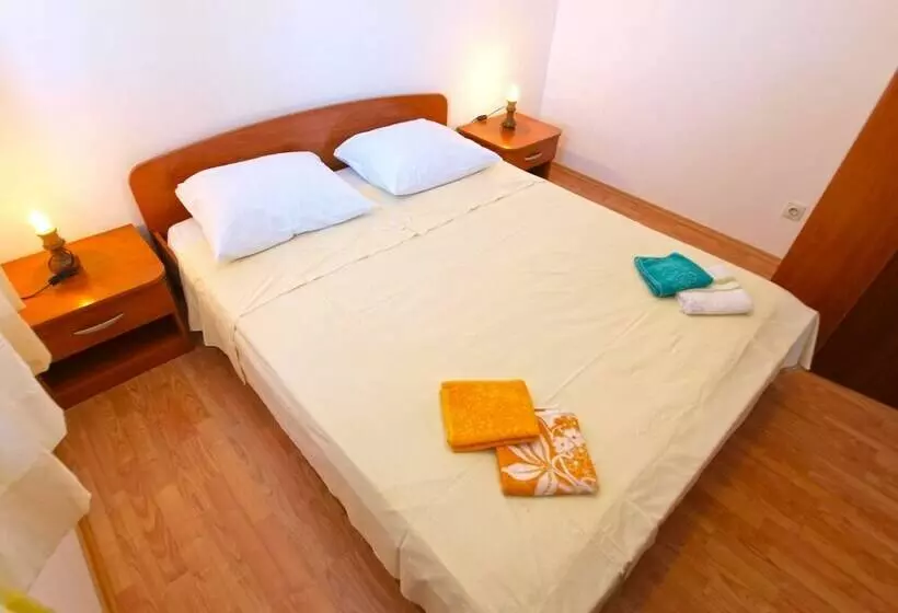 Apartment 990