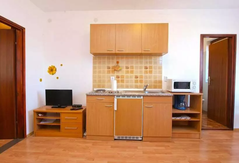 Apartment 990