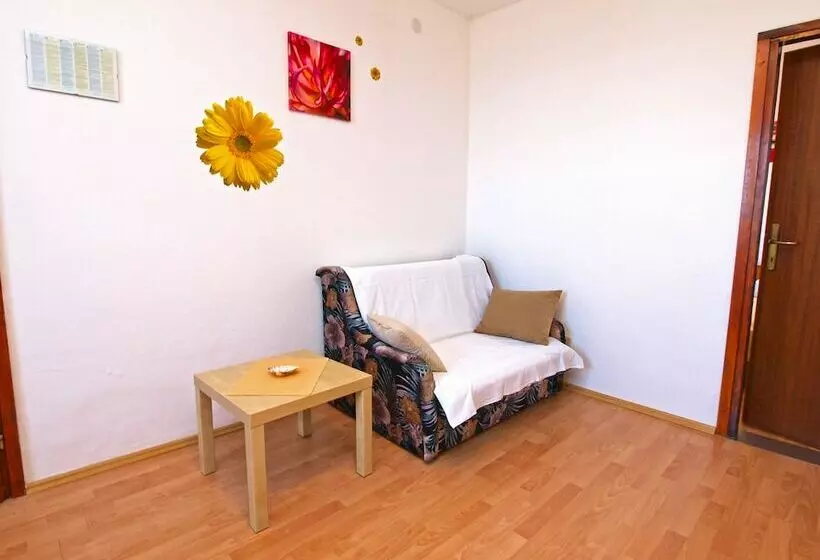 Apartment 990