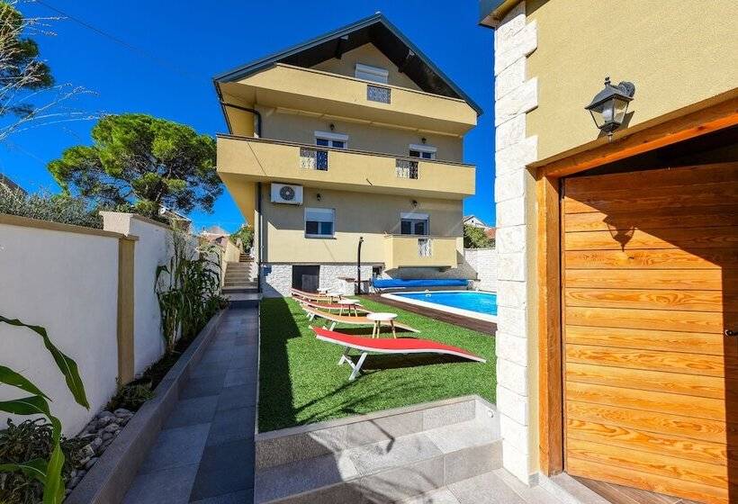 Holiday Apartments Yes Peace