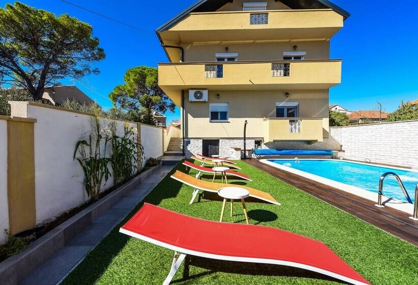 Holiday Apartments Yes Peace