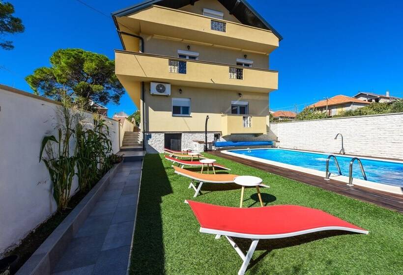 Holiday Apartments Yes Peace