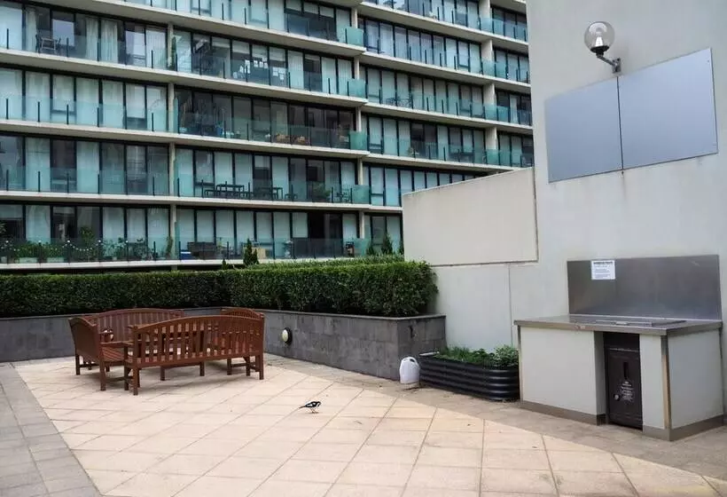 Metro Apartments South Melbourne Cbd Edge