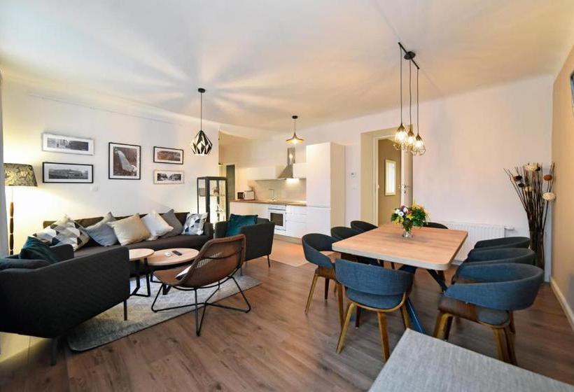 פנסיון Premium Central Apartment & Room