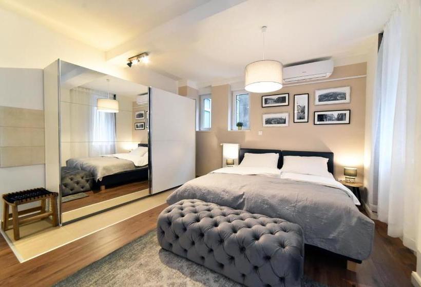 פנסיון Premium Central Apartment & Room