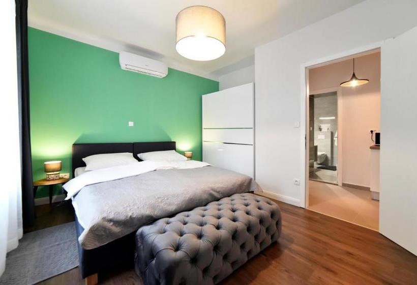 פנסיון Premium Central Apartment & Room