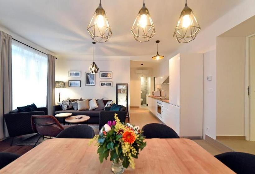 פנסיון Premium Central Apartment & Room