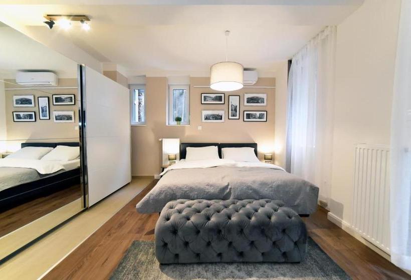 פנסיון Premium Central Apartment & Room