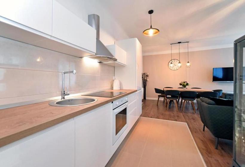 פנסיון Premium Central Apartment & Room