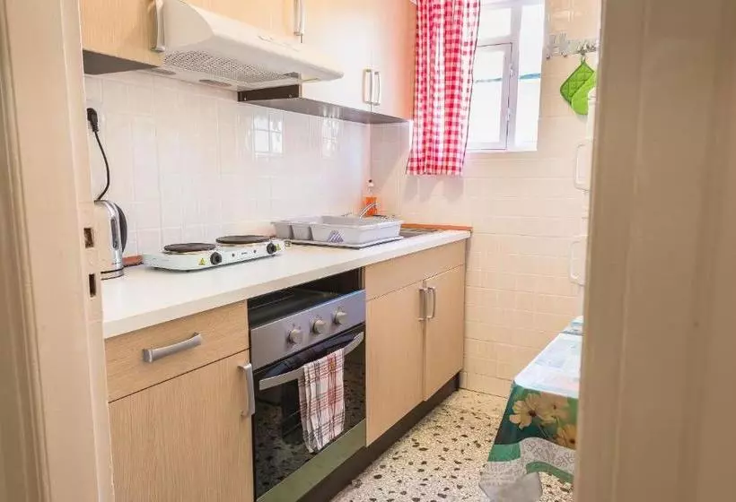 Cozy Central Apartment