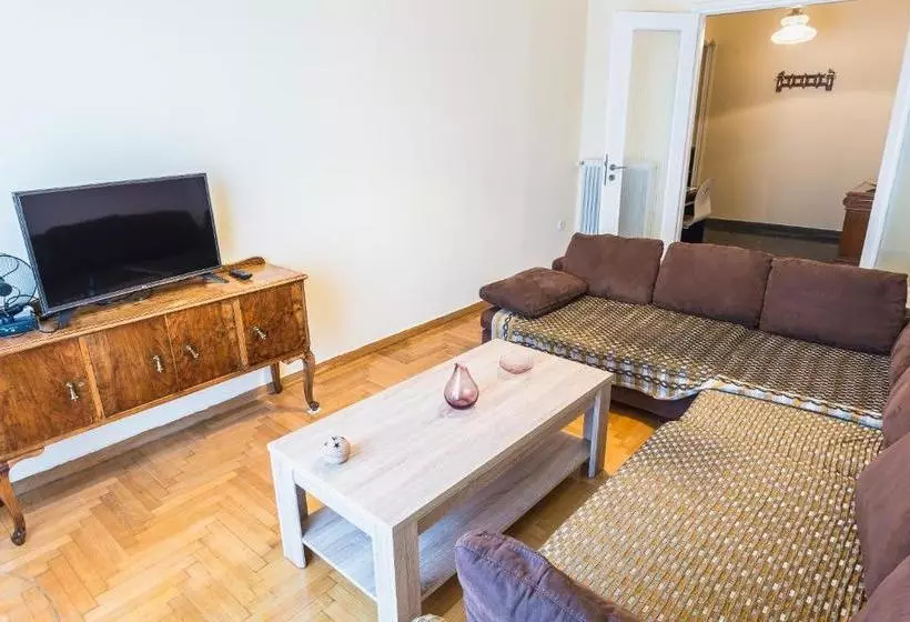 Cozy Central Apartment