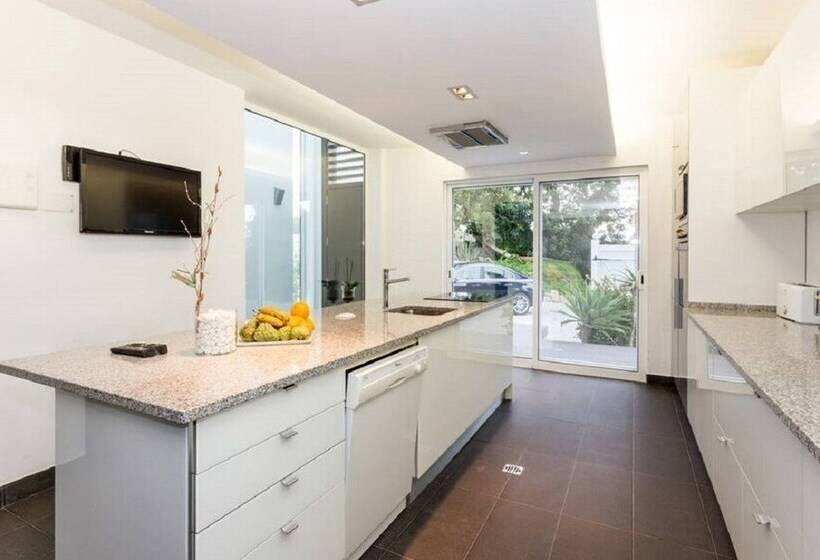 The Lake Villa Mountains & Sea View