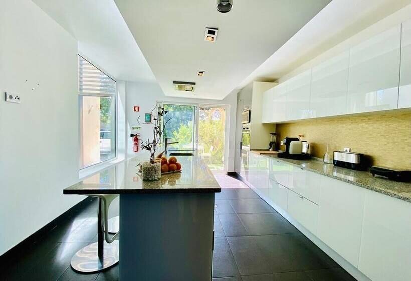 The Lake Villa Mountains & Sea View