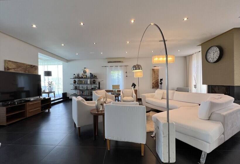 The Lake Villa Mountains & Sea View