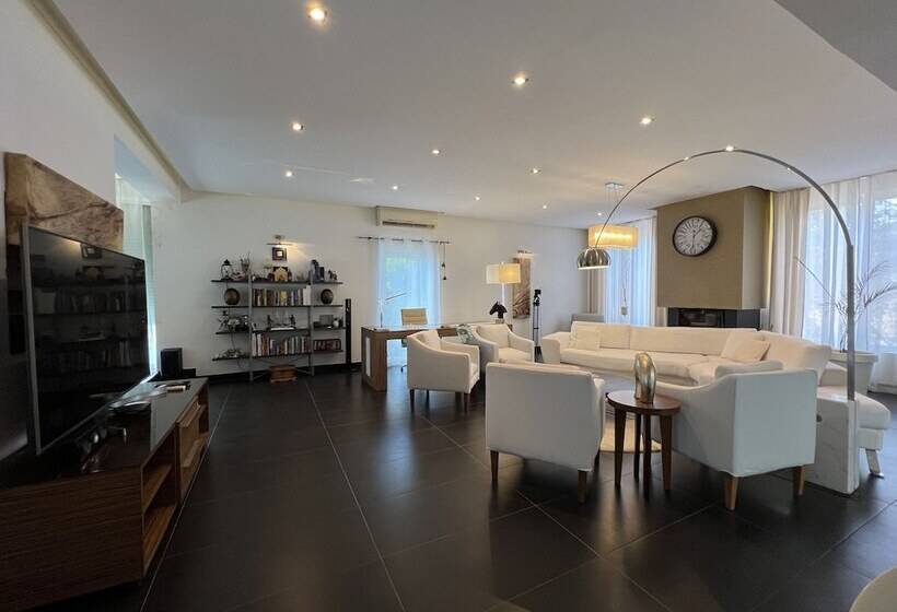 The Lake Villa Mountains & Sea View