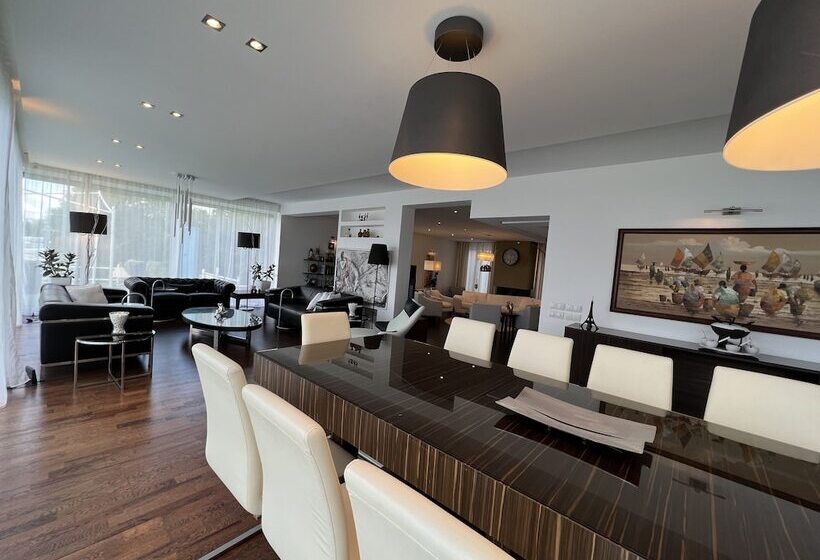 The Lake Villa Mountains & Sea View