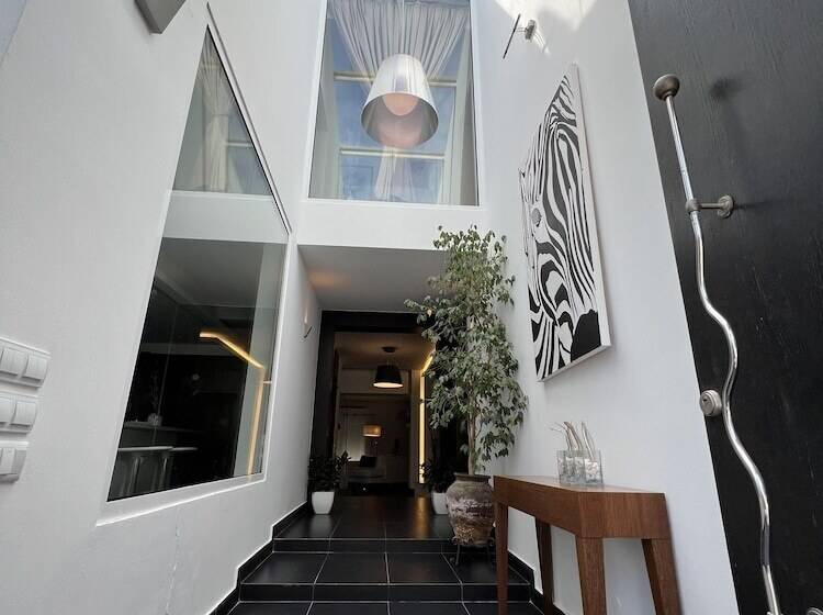 The Lake Villa Mountains & Sea View