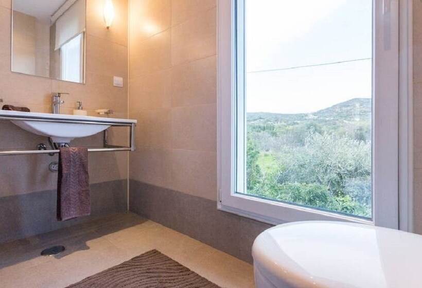 The Lake Villa Mountains & Sea View