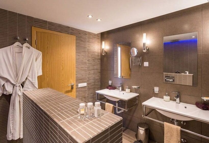 The Lake Villa Mountains & Sea View