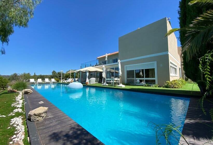 The Lake Villa Mountains & Sea View