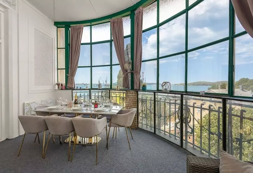 Villa Muenz Luxurious Residence