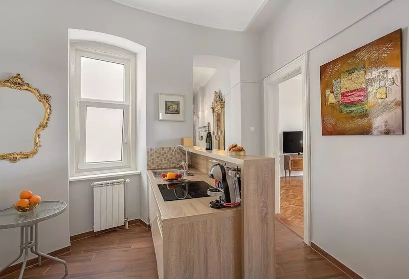 Villa Muenz Luxurious Residence