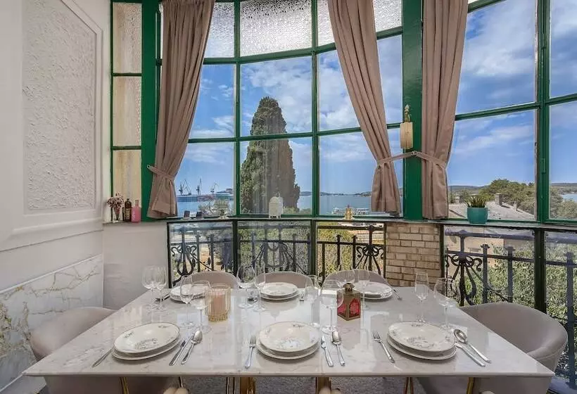 Villa Muenz Luxurious Residence