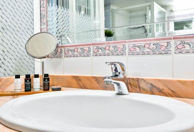 Groovy Apartment By The Sea With Garden