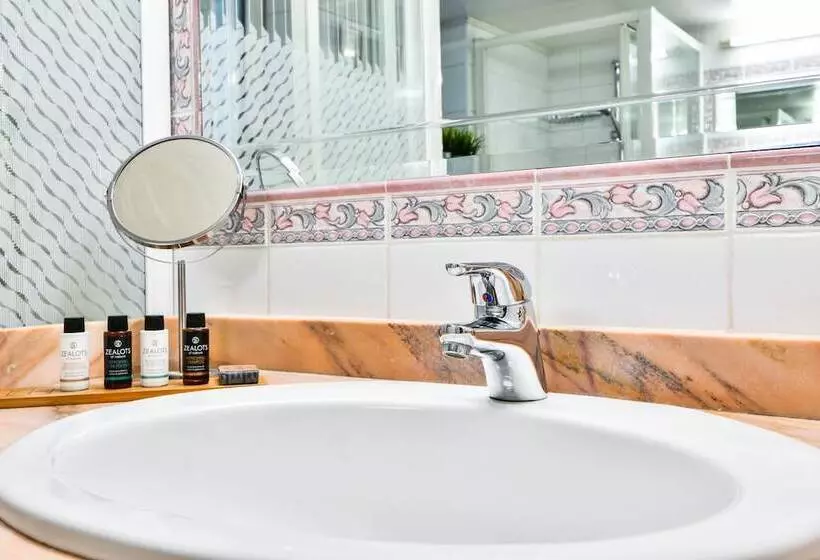 Groovy Apartment By The Sea With Garden